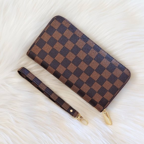 Blush & Belle Handbags - 🚨 LAST ONE! QUINN Brown Checker Wallet & Wristlet Strap